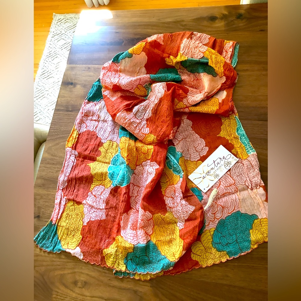 BNWT Aventura clothing co. Gorgeous scarf
